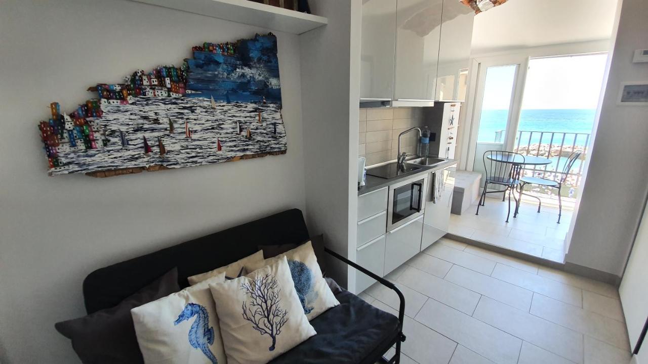 Best Flat Beachfront 卡莫利 外观 照片